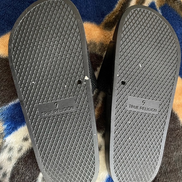 TRUE RELIGION slides! - Picture 3 of 3